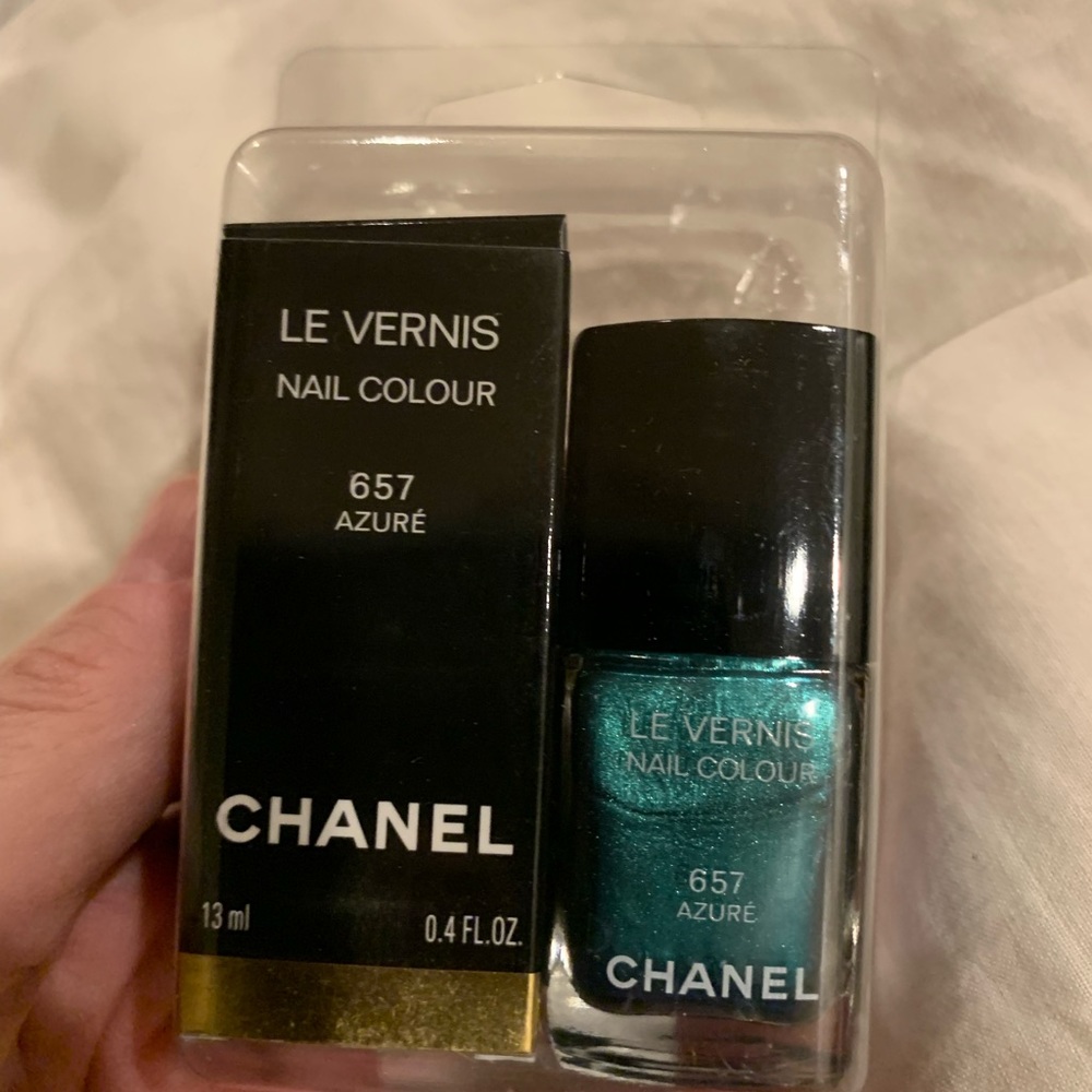 Chanel Le Vernis Azure NWT